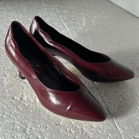 Bentley SZ 5.5 Burgundy pointed toe pump kitten heel Dressy Office Timeless Clos - Picture 2 of 12